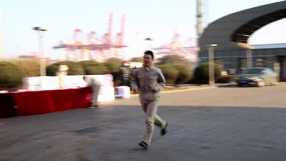 1704271938819037657.gif 7.gif