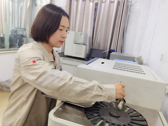 【大唐榜样】胡盼盼：柔肩担责  铿锵绽放 - 副本.jpg