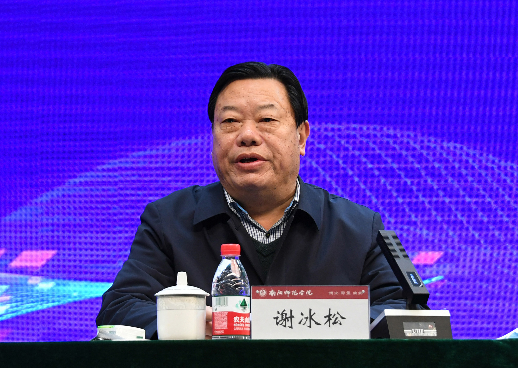 5校党委副书记谢冰松校宣读获奖名单.jpg