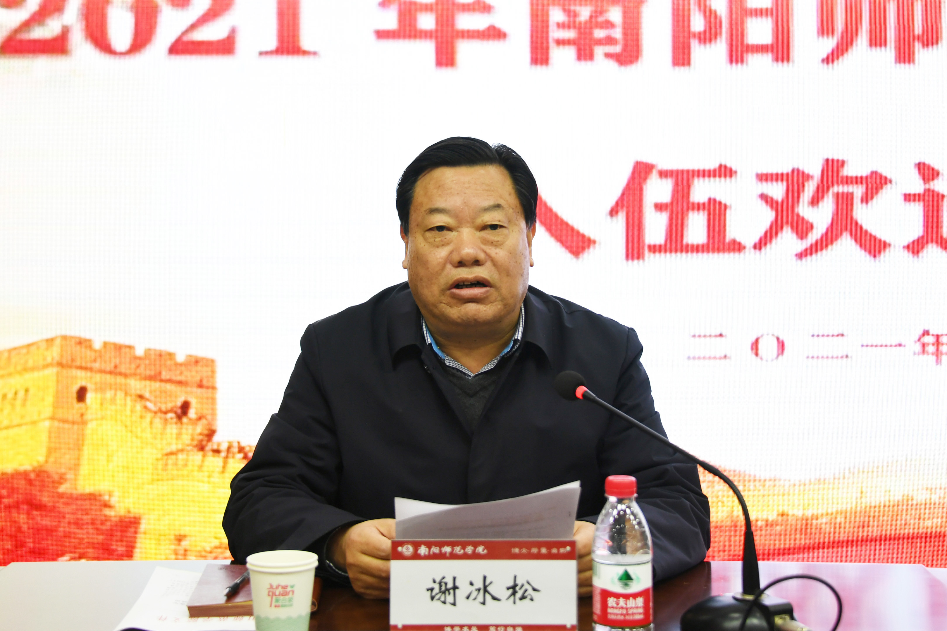 5校党委副书记谢冰松宣读《Bwin·必赢唯一官网关于授予刘家豪等25位入伍青年“优秀大学生”荣誉称号的决定》.jpg