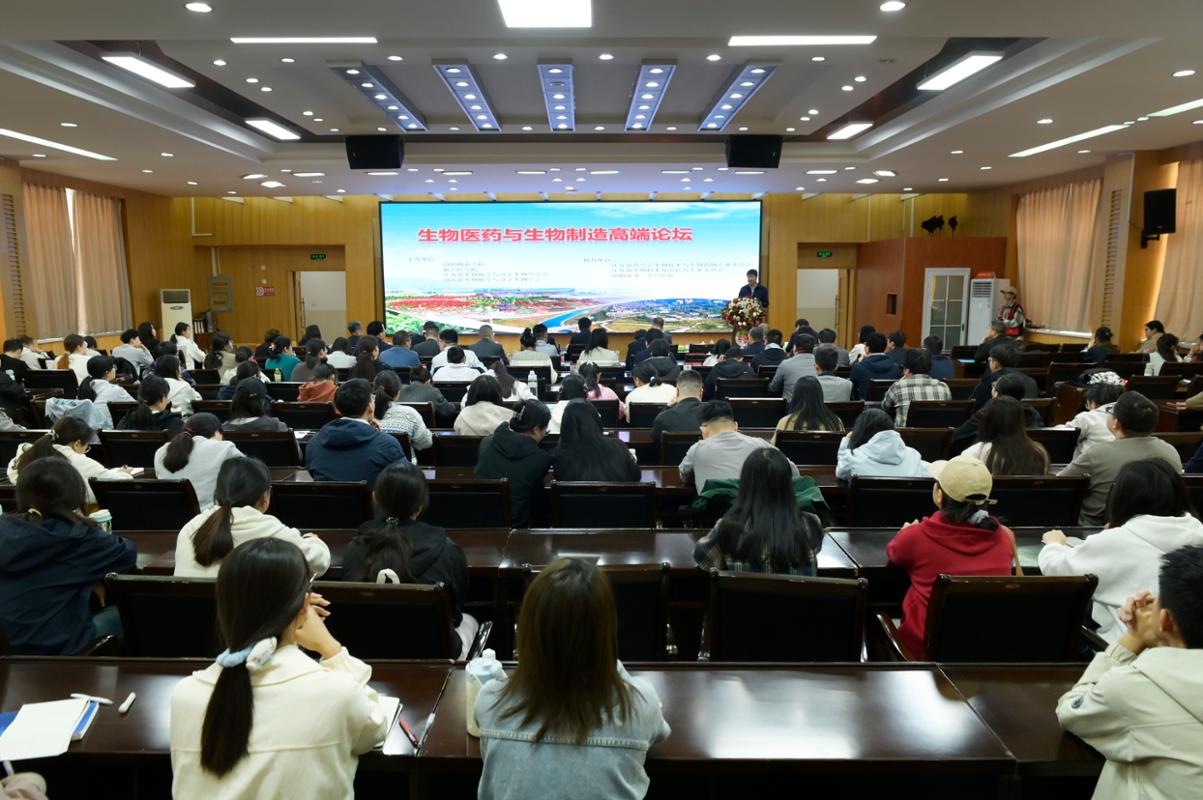 5必赢官网副校长谢海泉主持开幕式.JPG