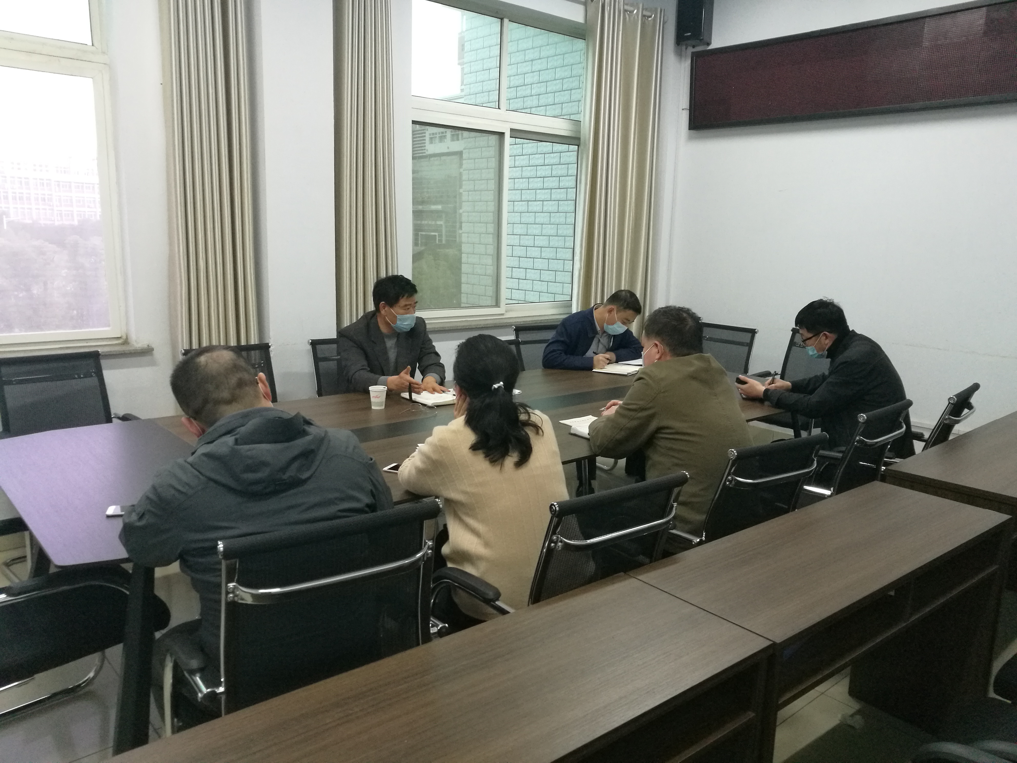 1工会主席朱其春指导珠宝玉雕学院疫情防控和重点工作推进情况.jpg