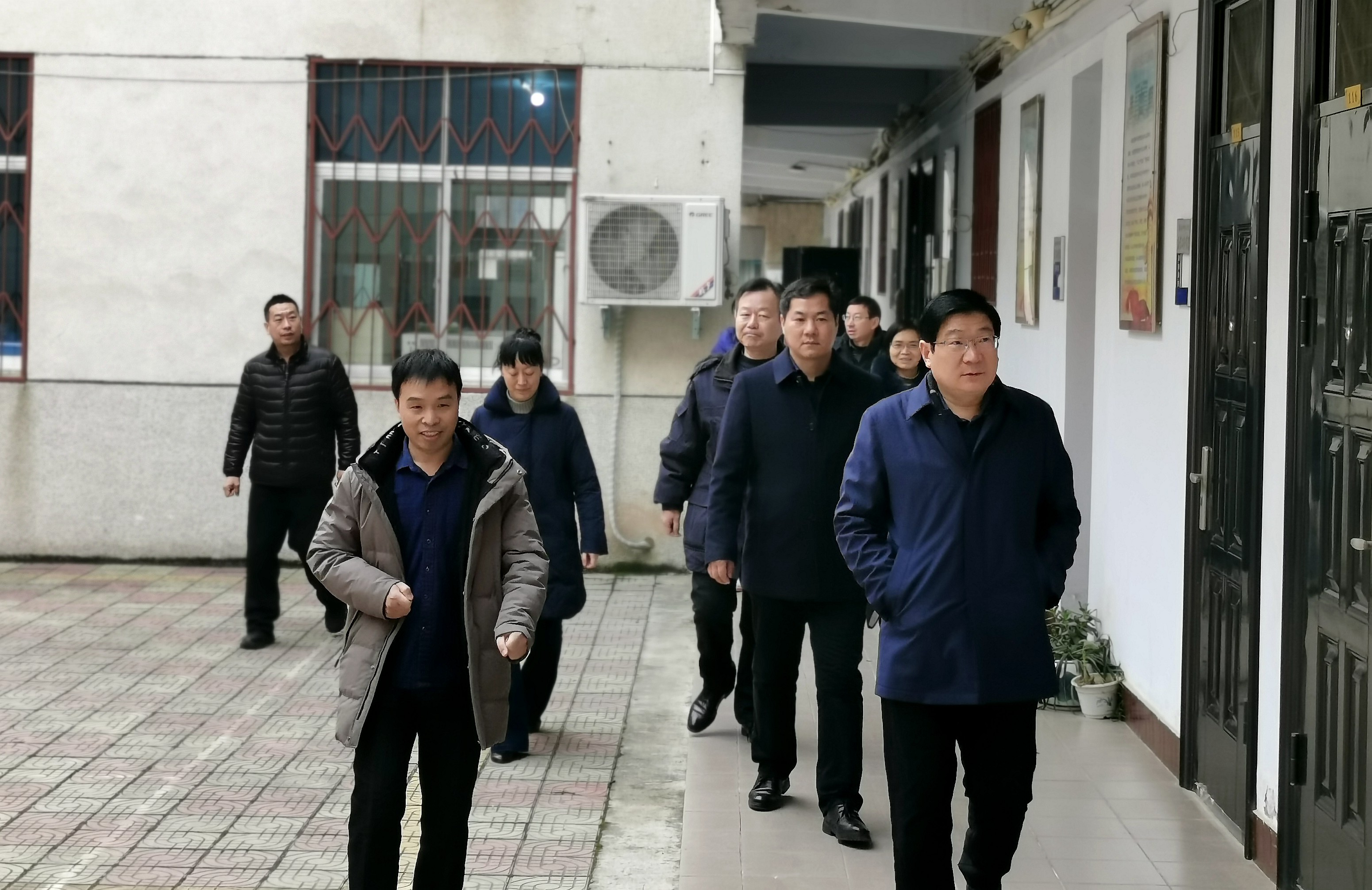1校党委书记卢志文深入基层调研指导工作.jpg